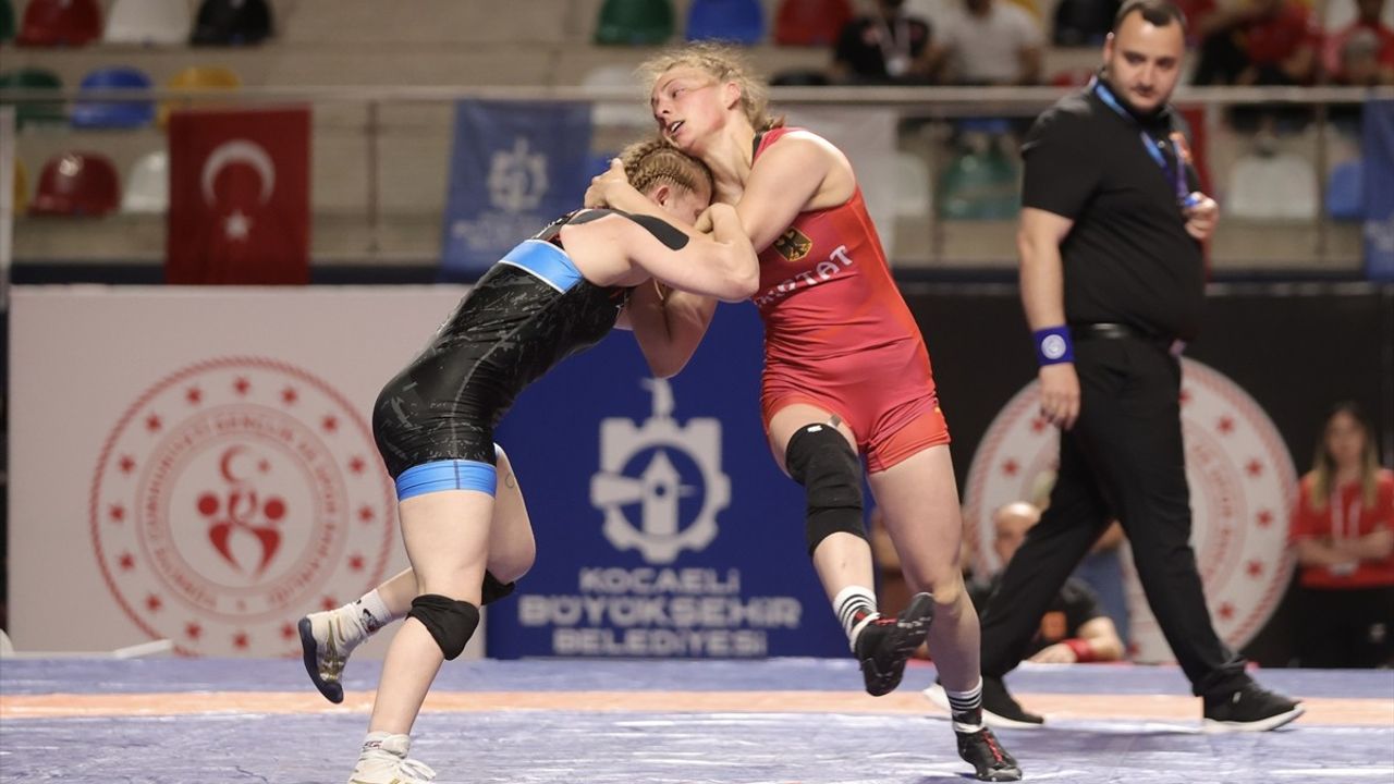 Uluslararası Yaşar Doğu, Vehbi Emre ve Hamit Kaplan Güreş Turnuvası Kocaeli'nde Başladı