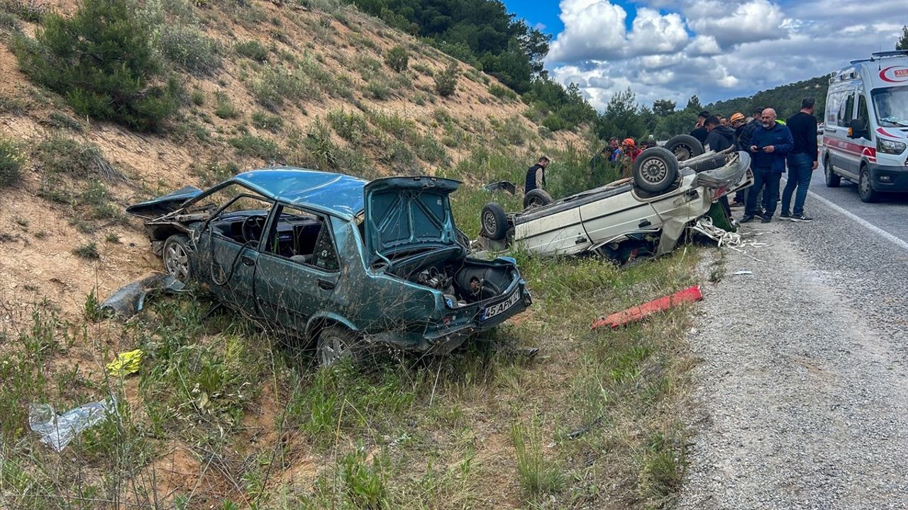 Uşak'ta Trafik Kazasında 7 Kişi Yaralandı