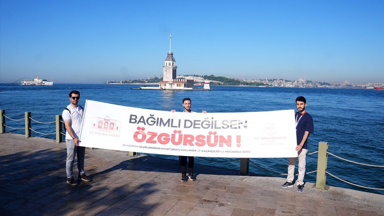 Üsküdar'da Dünya Uyuşturucu Kullanımı ve Kaçakçılığı İle Mücadele Günü Yürüyüşü Düzenlendi