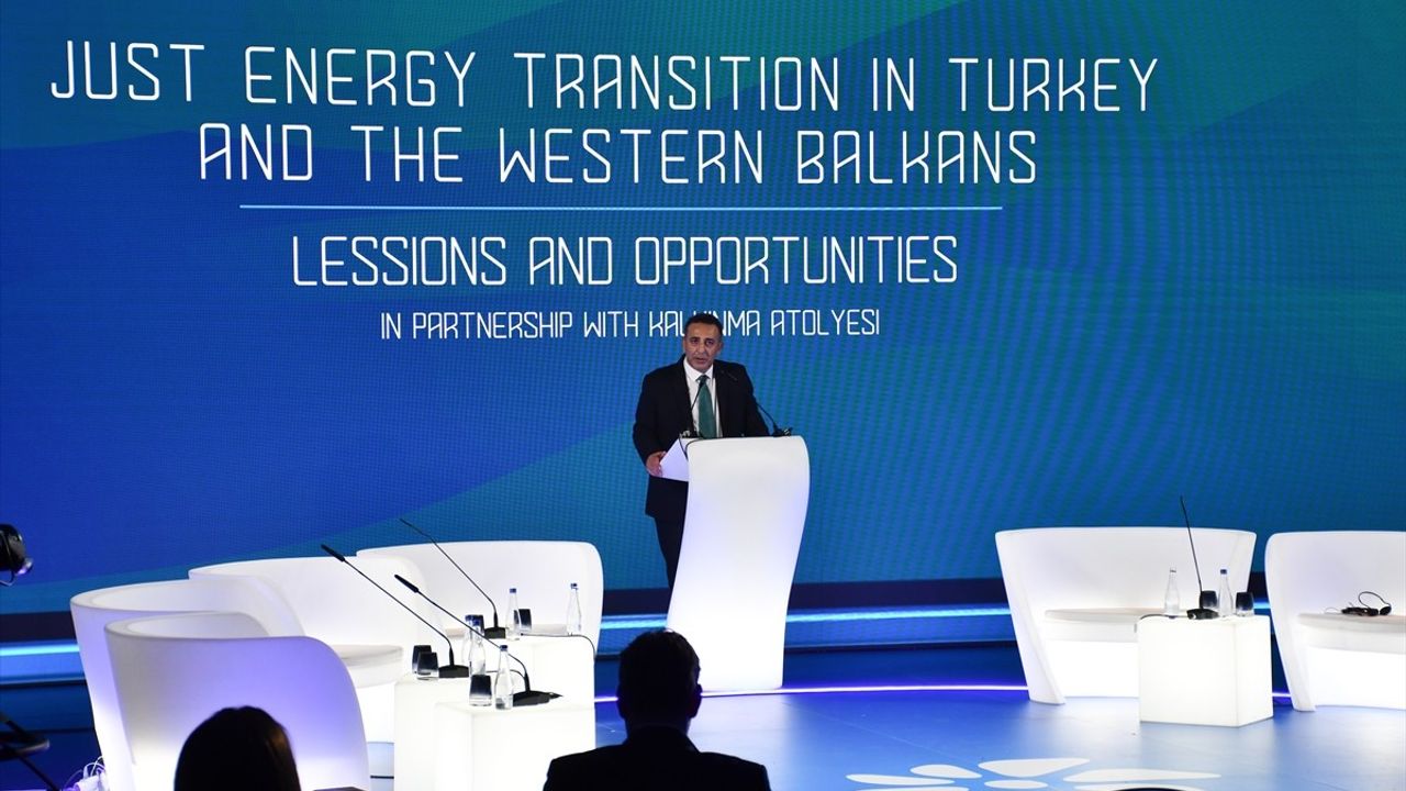 Üsküp'teki Makedon Enerji Forumu İkinci Günüyle Devam Ediyor