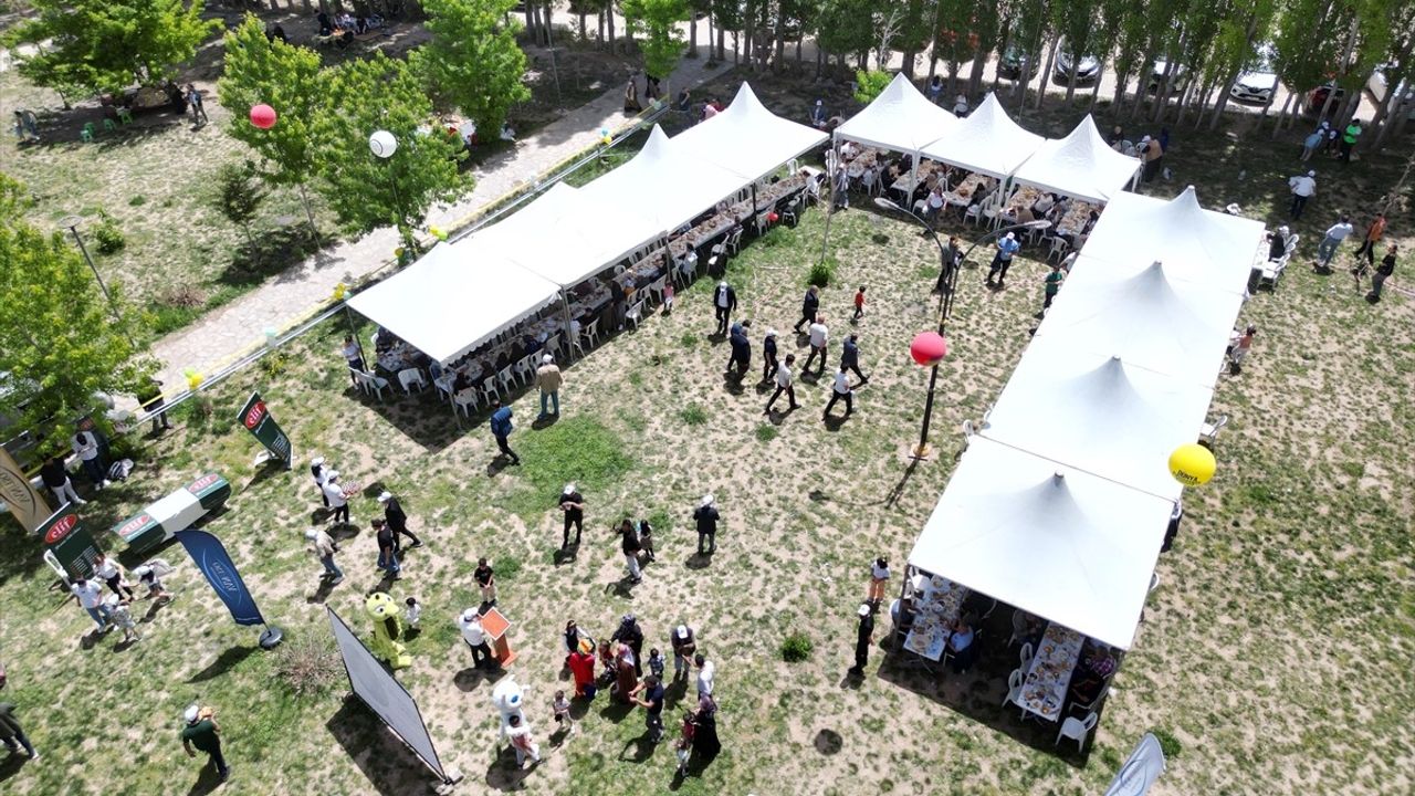 Van'da Dünya Kahvaltı Günü Etkinliği Düzenlendi