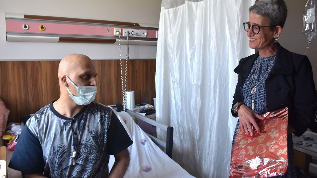 Van'da Hastalar Bayramda Unutulmadı