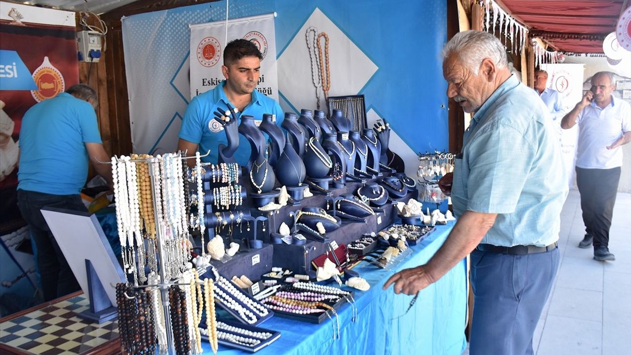 Van'da İşyurtları Ürün ve El Sanatları Fuarı Devam Ediyor