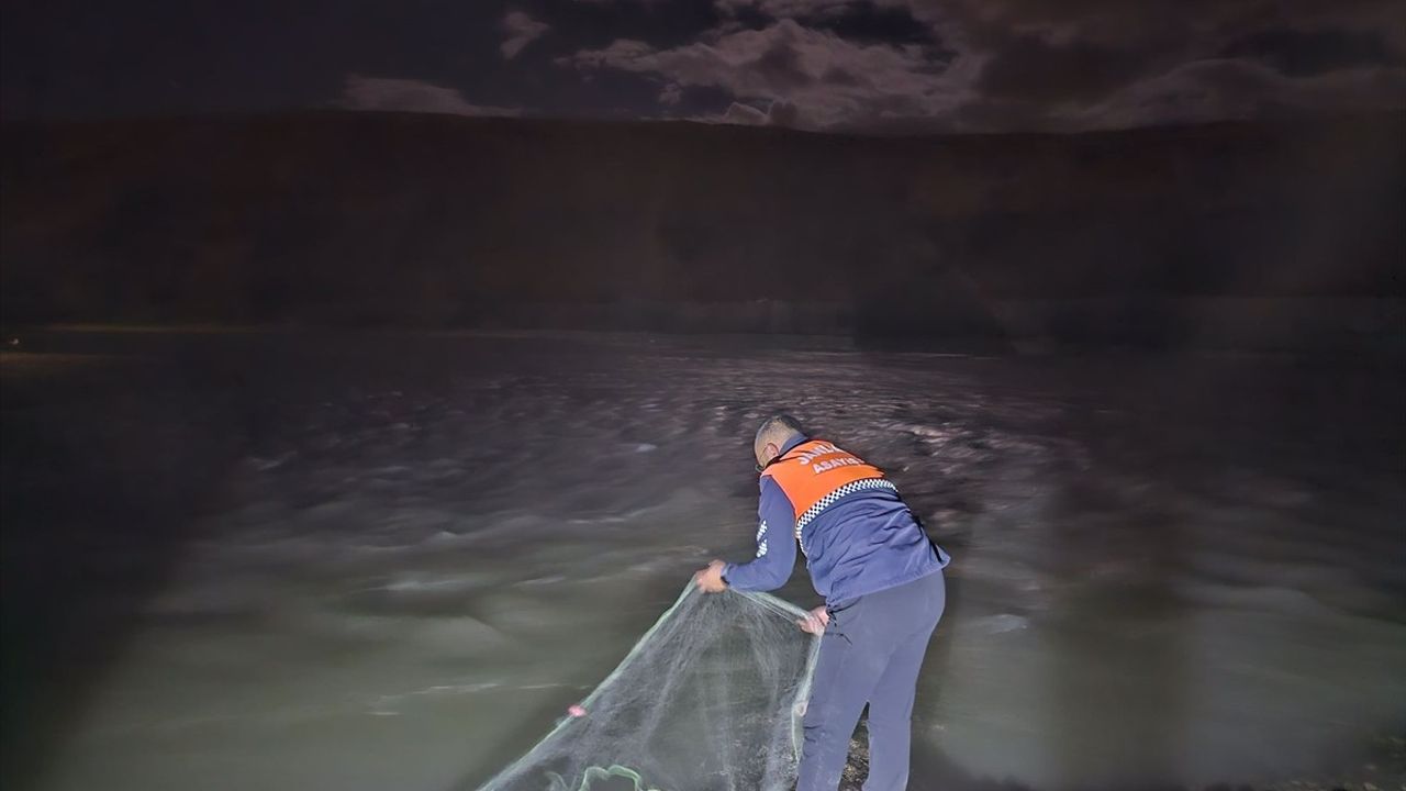 Van Gölü'nde Kaçak Avlanan 1 Ton 970 Kilogram İci Kefali Ele Geçirildi