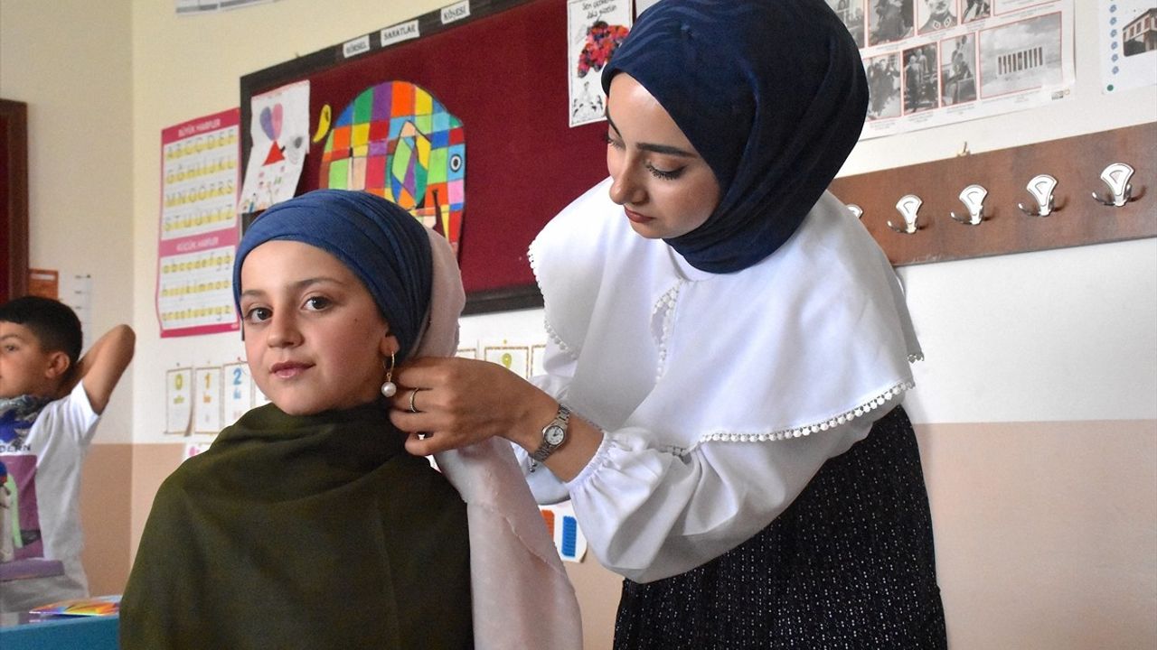 Vanlı Ressam Öğrencileri Sanatla Buluşturdu