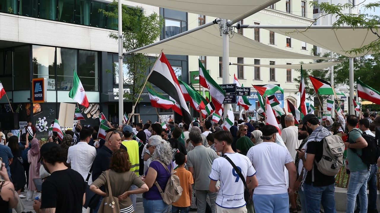 Viyana'da İsrail'in Saldırılarına Karşı Protesto Düzenlendi