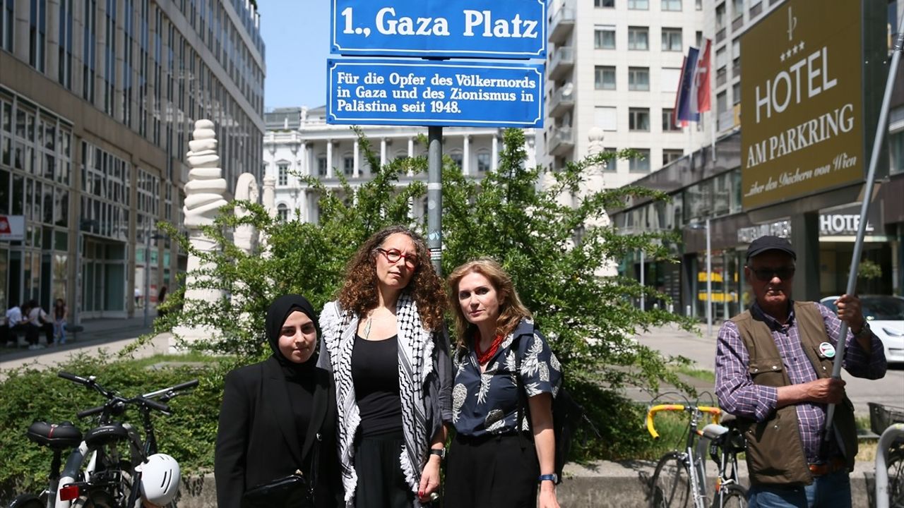 Viyana'da 'Theodor Herzl' Meydanı'nın Adı Protesto ile 'Gazze' Olarak Değiştirildi