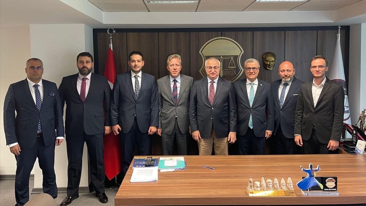 Yargıda Birlik Derneği ve Sakarya Üniversitesi'nden İnsan Hakları İşbirliği Protokolü