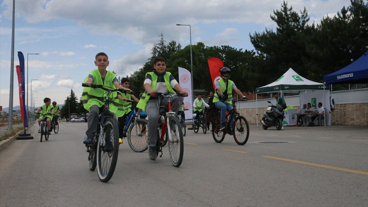 Yeşilay'dan Sağlık İçin Bisiklet Turu Düzenlendi