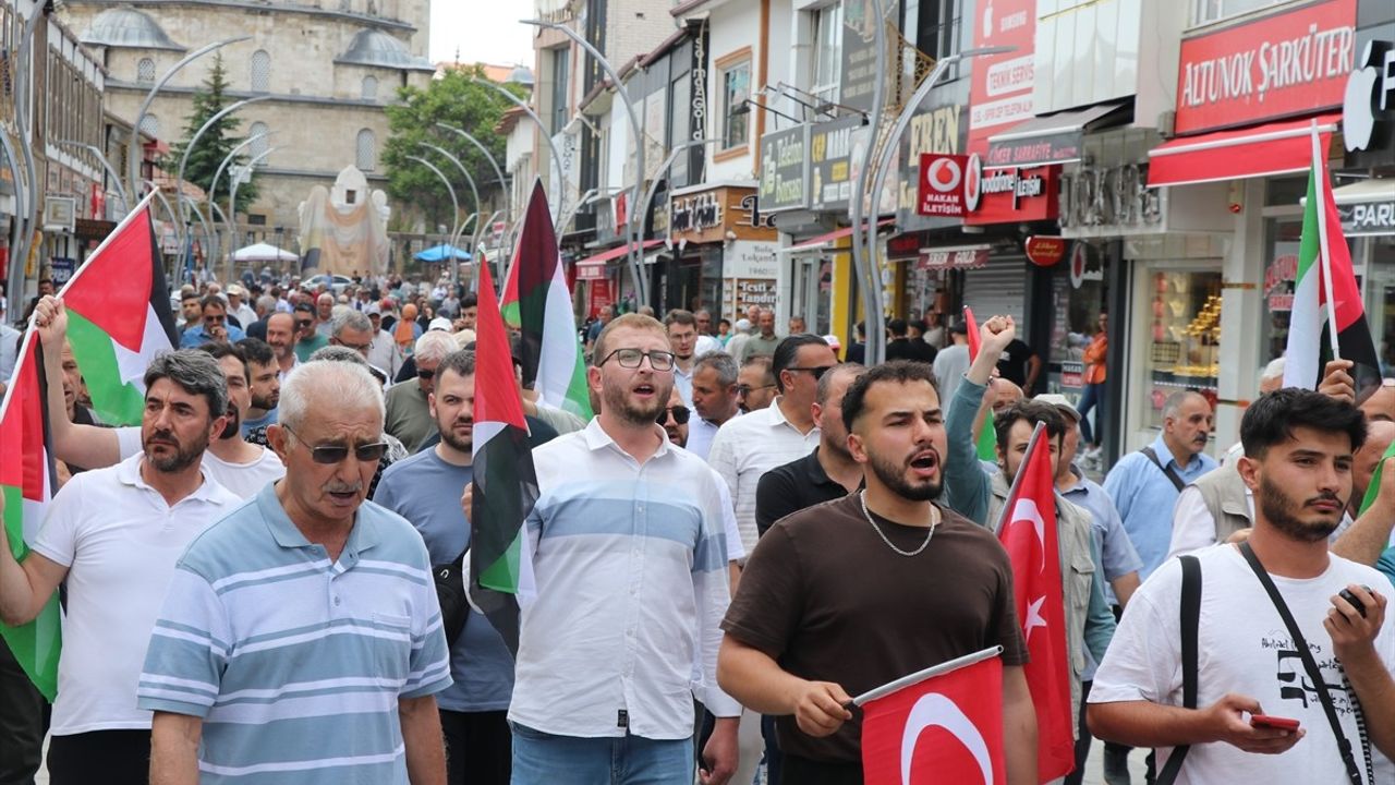 Yozgat'ta İsrail'in 'Madleen' Gemisine Yönelik Saldırı Protesto Edildi