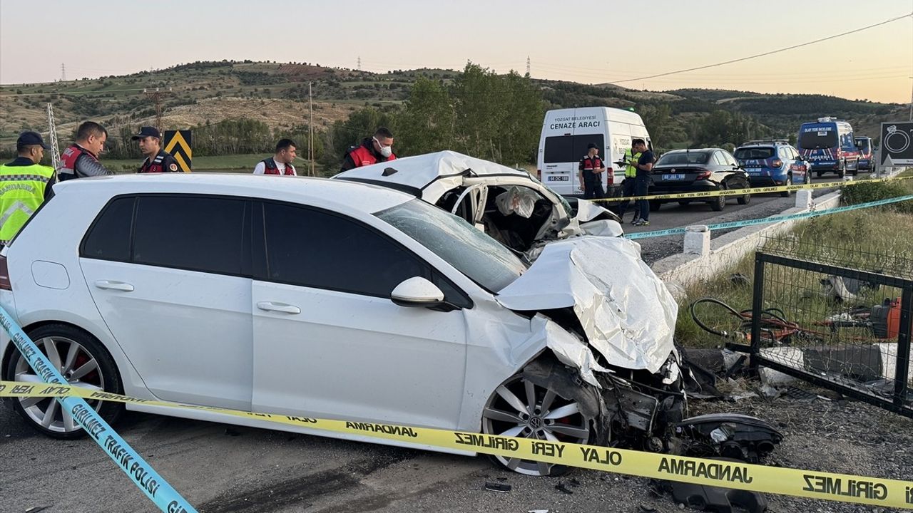 Yozgat'ta Trafik Kazası: İki Kişi Hayatını Kaybetti, Bir Kişi Yaralandı