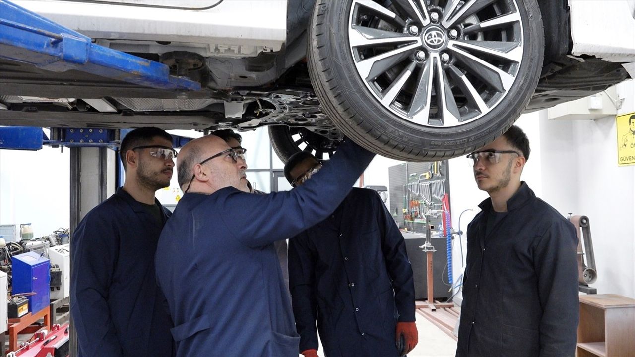 Yükseköğretimde Sektörle İş Birliği: 388 Meslek Yüksekokulu TOBB'a Bağlı Oda ve Borsalarla Eşleştirildi