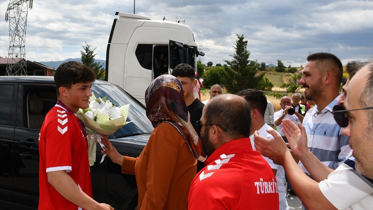 Yusuf Yaser Aksu, Avrupa 15 Yaş Altı Güreş Şampiyonası'nda Altın Madalya Kazandı