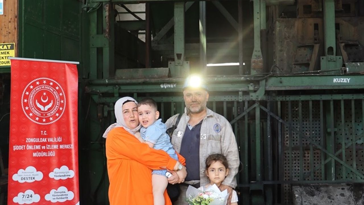 Zonguldak'ta Çocuklar, Maden Ocağında Babalar Gününü Kutladı
