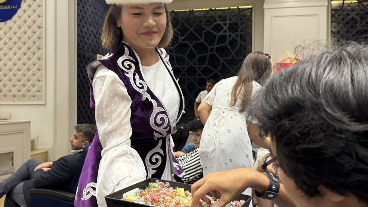 1. Uluslararası Kültür Bağları Halk Oyunları Gösterisi Üsküdar'da Gerçekleşti