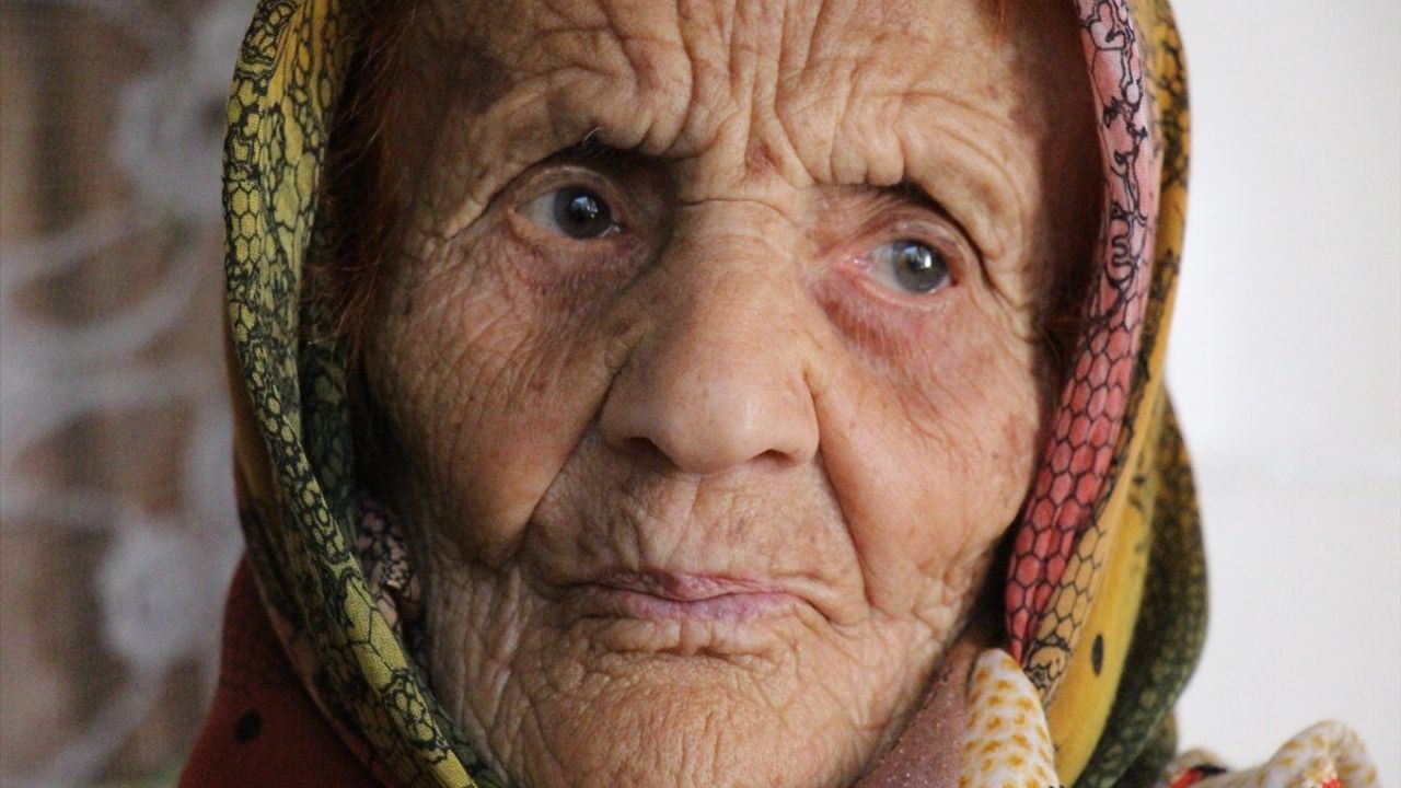 107 Yaşındaki Hatice Tokmak, Hayatı ve Ailesiyle Yıllara Meydan Okuyor