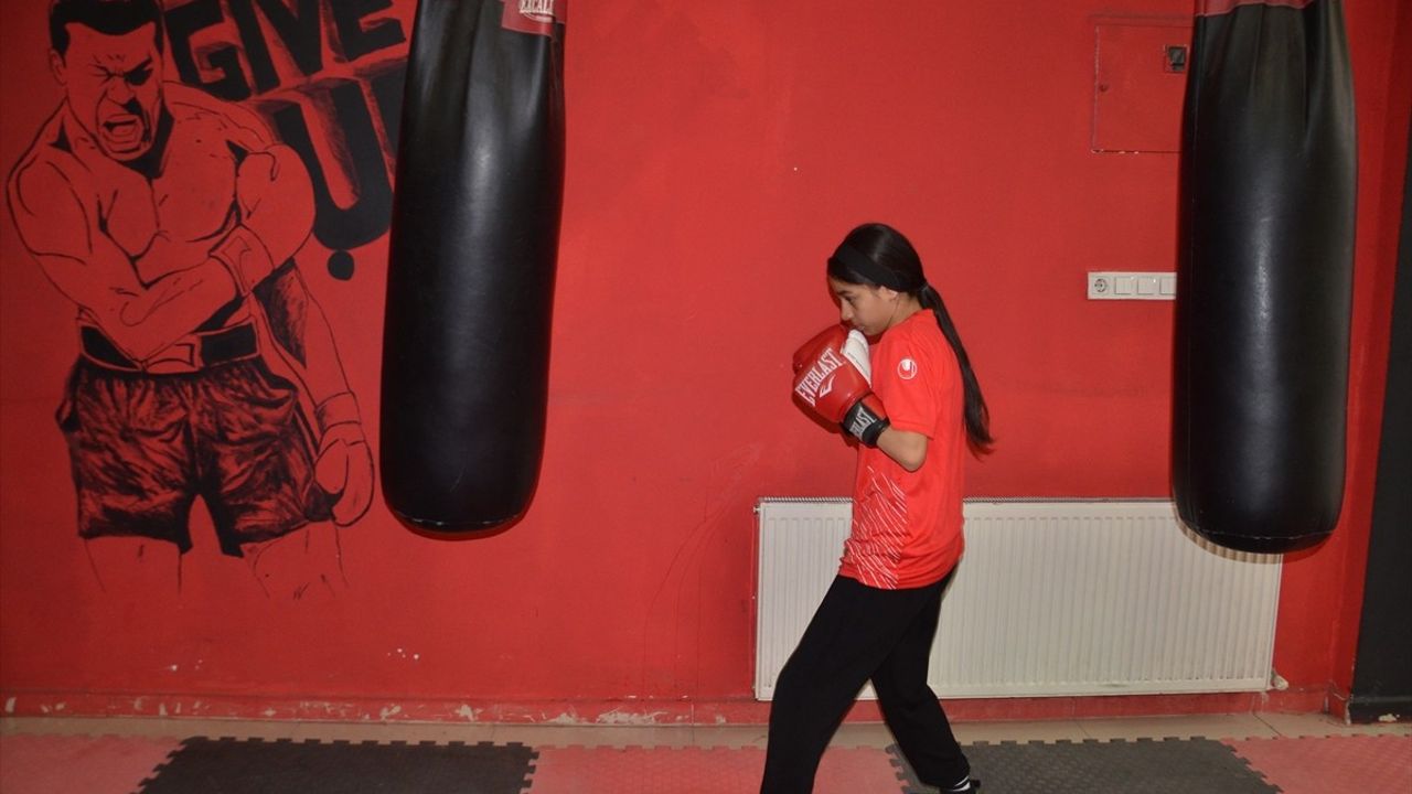 13 Yaşındaki Boksör Esila Yıldırım, Avrupa Şampiyonluğu Hedefliyor