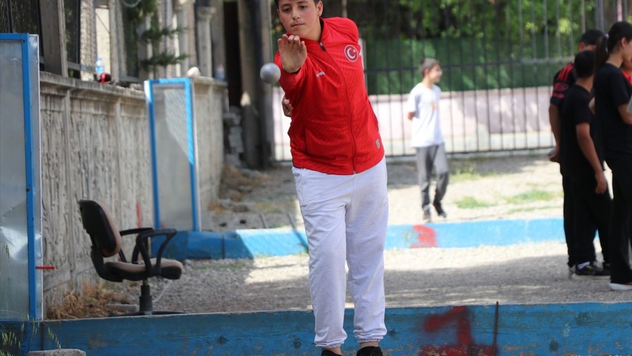 15 Yaşındaki Bocce Sporcusu Erkan Özer, 3 Yılda 8 Madalya Kazandı