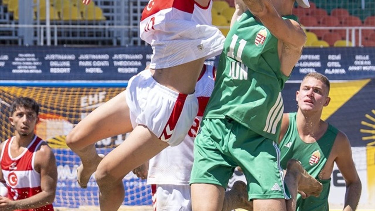 17 Yaş Altı EHF Avrupa Plaj Hentbol Şampiyonası Antalya'da Başladı