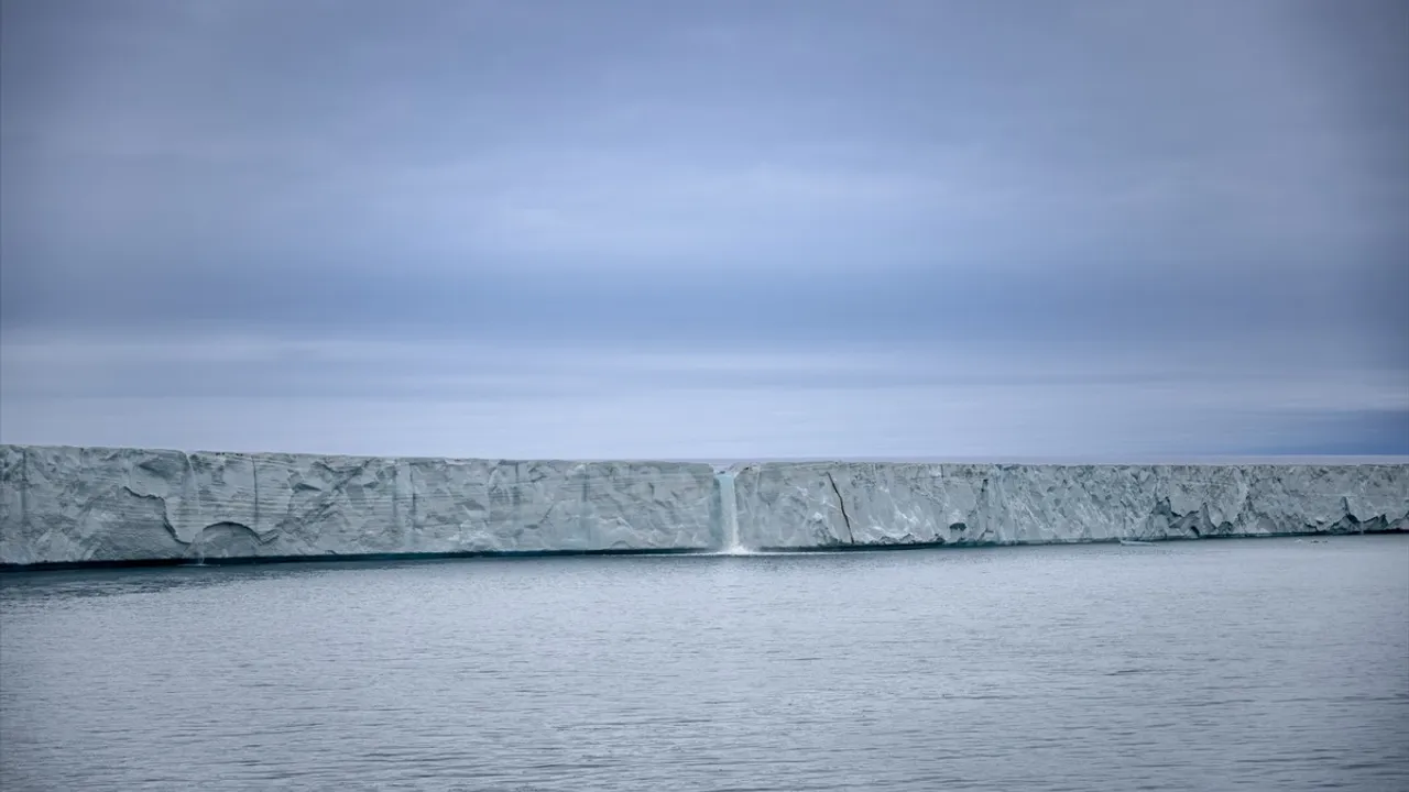 5. Ulusal Arktik Bilimsel Araştırma Seferi Ekibi Kuzey Kutbu'ndaki Deniz Buzu Hattına Ulaştı