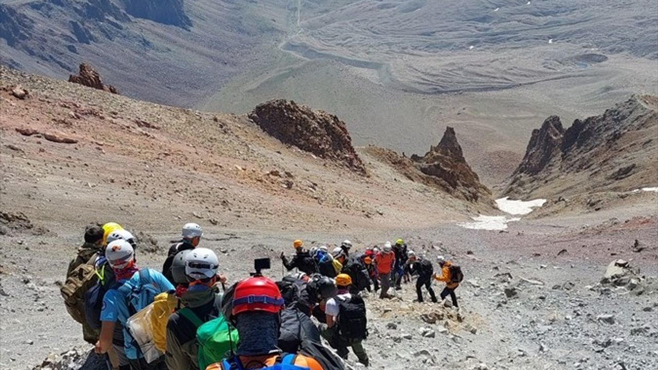 51. Kıbrıs Şehitlerini Anma Tırmanışı Erciyes Dağı'nda Gerçekleşti