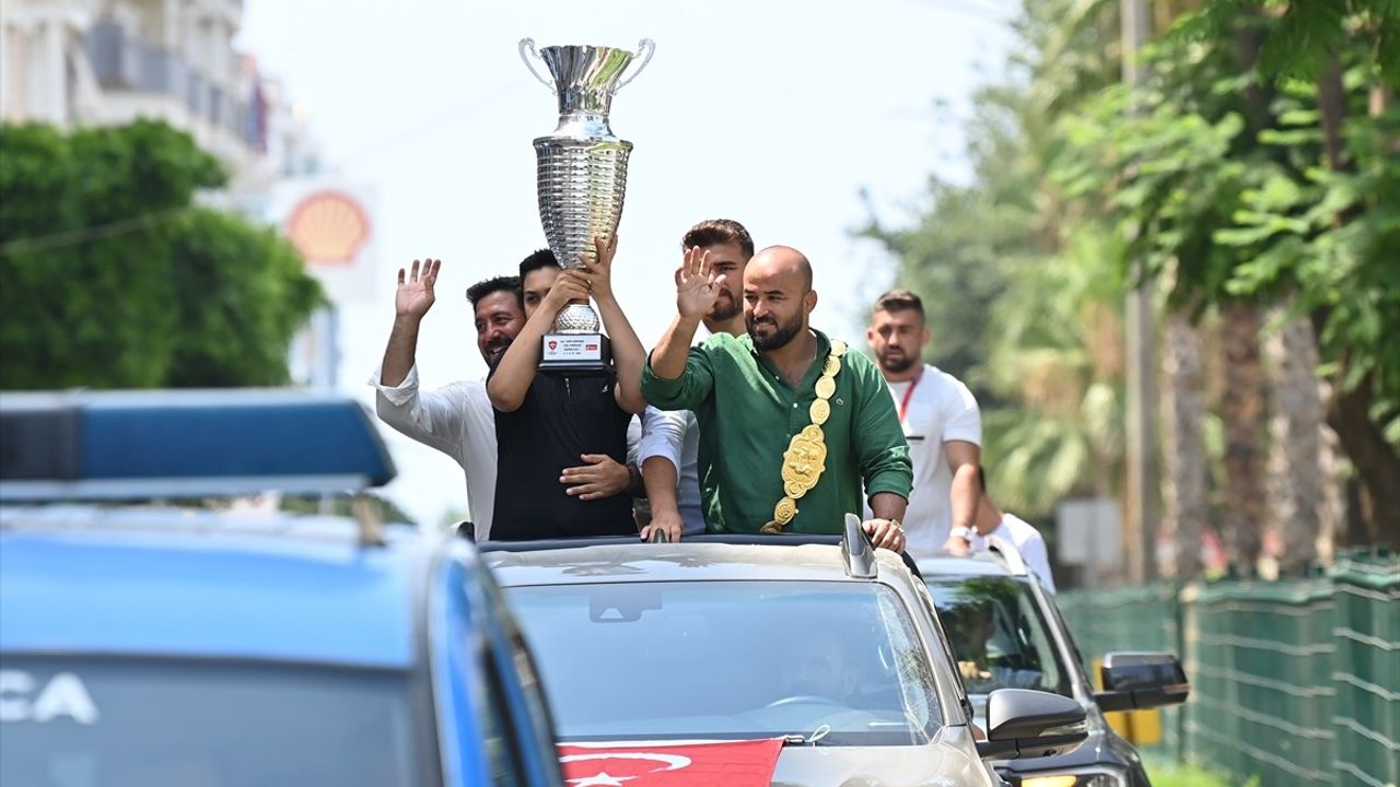 664. Kırkpınar Başpehlivanı Orhan Okulu, Kumluca'da Coşkuyla Karşılandı