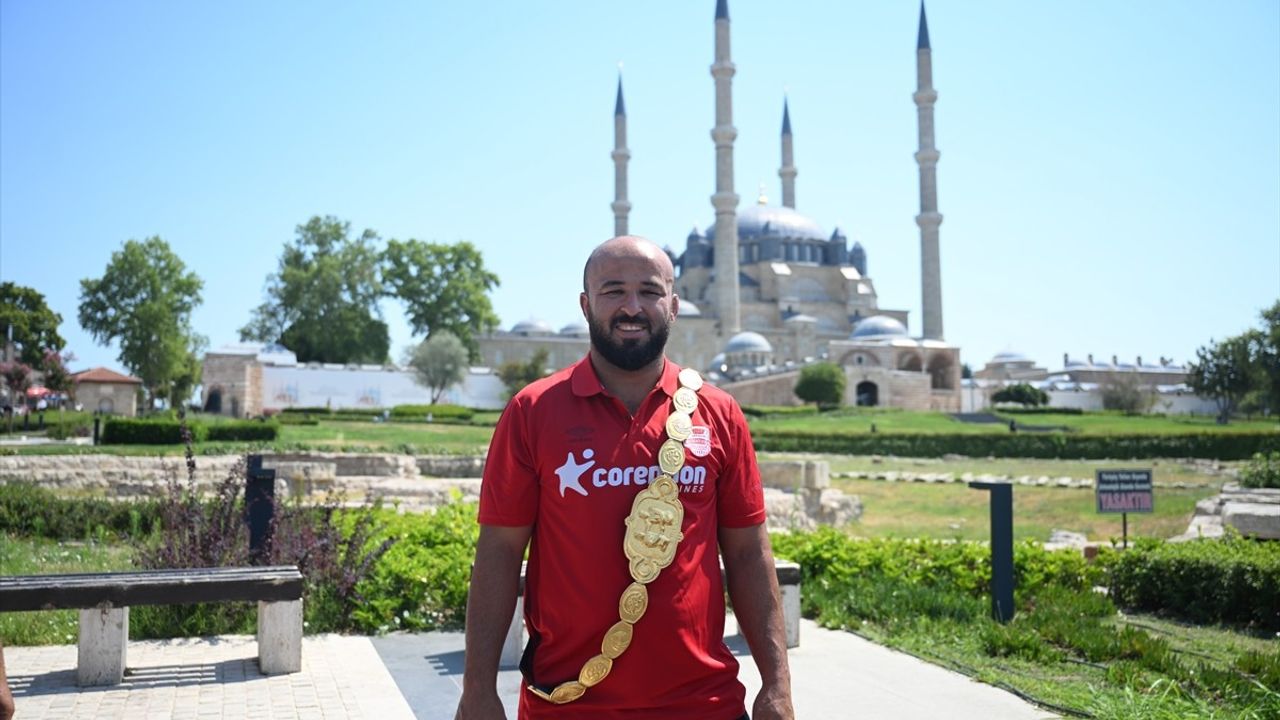 664. Kırkpınar Yağlı Güreşleri Başpehlivanı Orhan Okulu, Antalya'ya Döndü