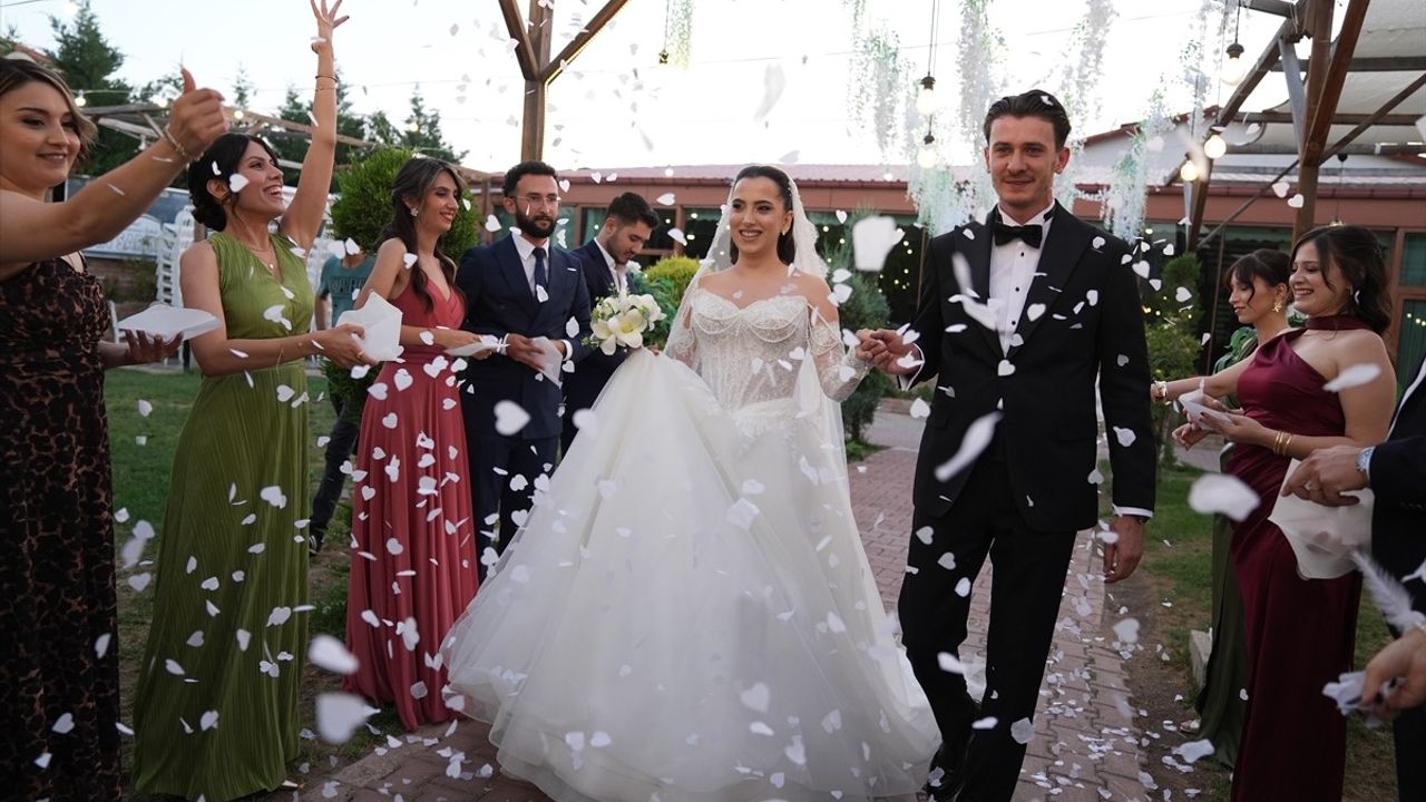 AA Muhabirleri Ahmet Serdar Eser ve Zehra Tekeci Dünya Evine Girdi