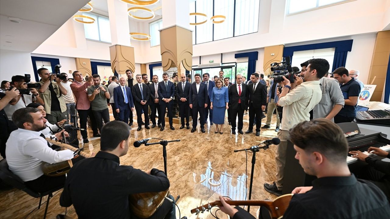 Adalet Bakanı Yılmaz Tunç, Gaziantep'te Merkezleri Ziyaret Etti