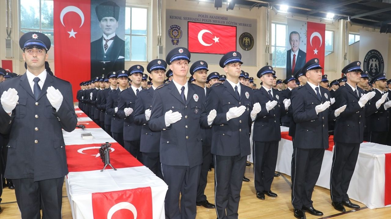 Adana'da 323 Polis Adayı Mezun Oldu
