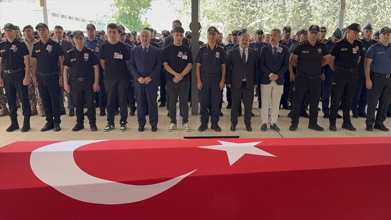 Adana'da Kalp Krizi Nedeniyle Hayatını Kaybeden Polis Memuru Defnedildi