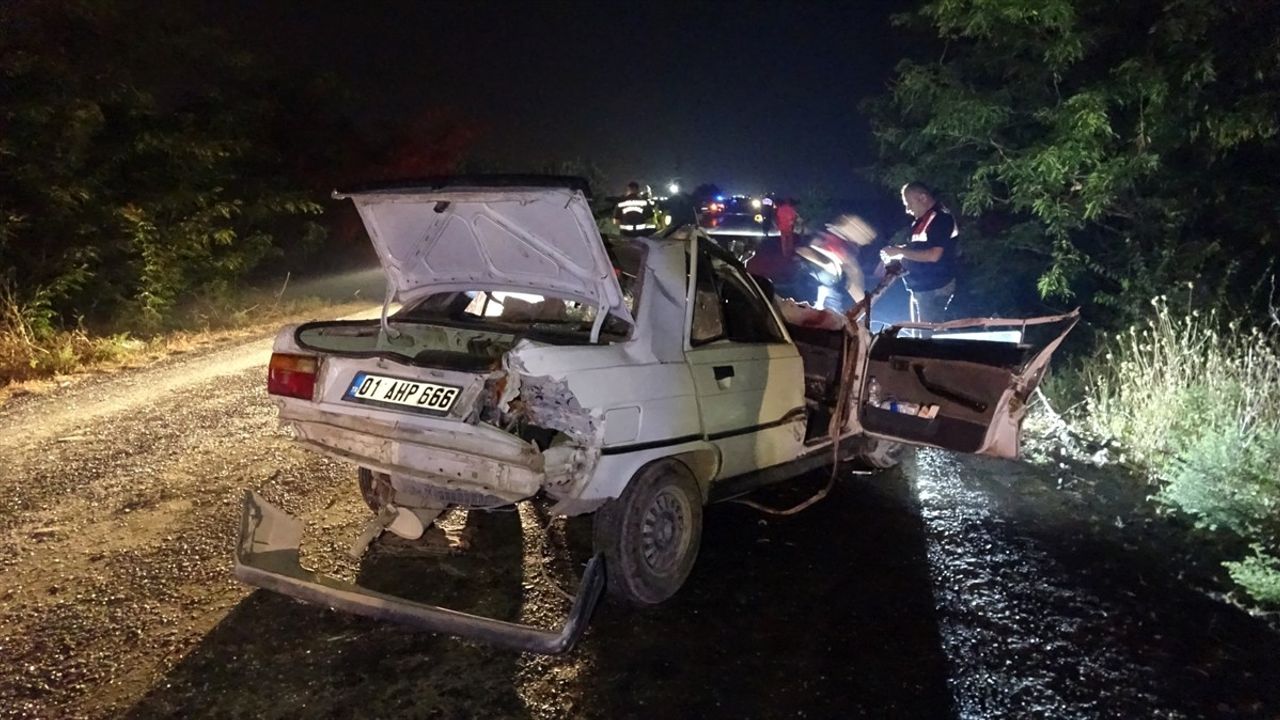 Adana'da Otomobil ve Kamyonet Çarpıştı: 4 Yaralı