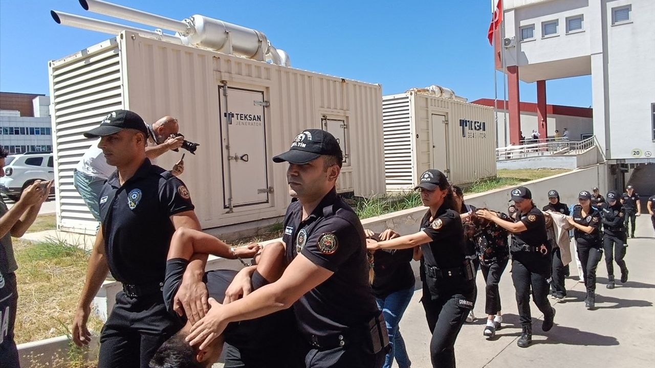 Adana'da Uyuşturucu Operasyonunda 30 Zanlıdan 16'sı Tutuklandı