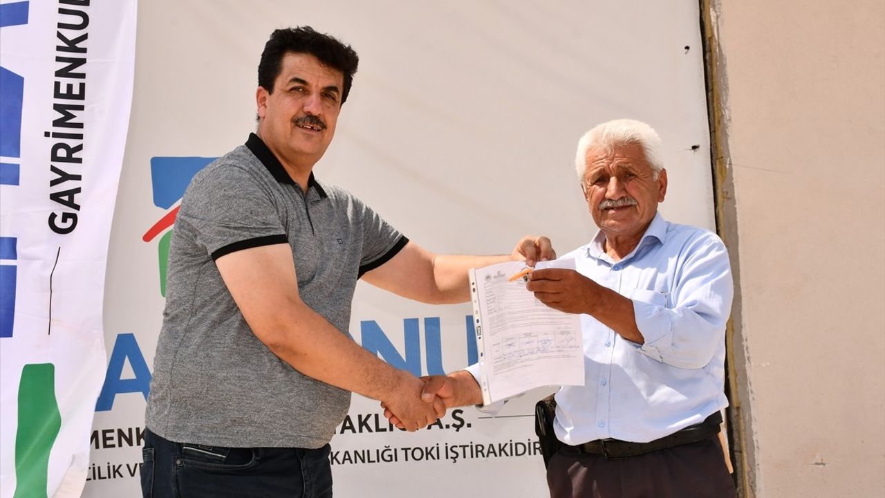 Adıyaman'da Deprem Sonrası 48 Ticarethanenin Hak Sahiplerine Dağıtımı Başladı