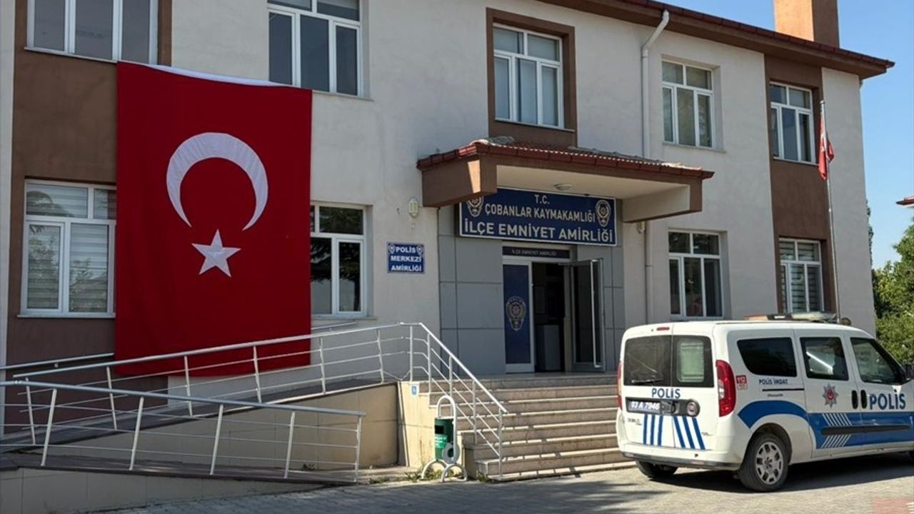 Afyonkarahisar Kamu Binalarında 'Terörsüz Türkiye' İçin Türk Bayrakları Asıldı