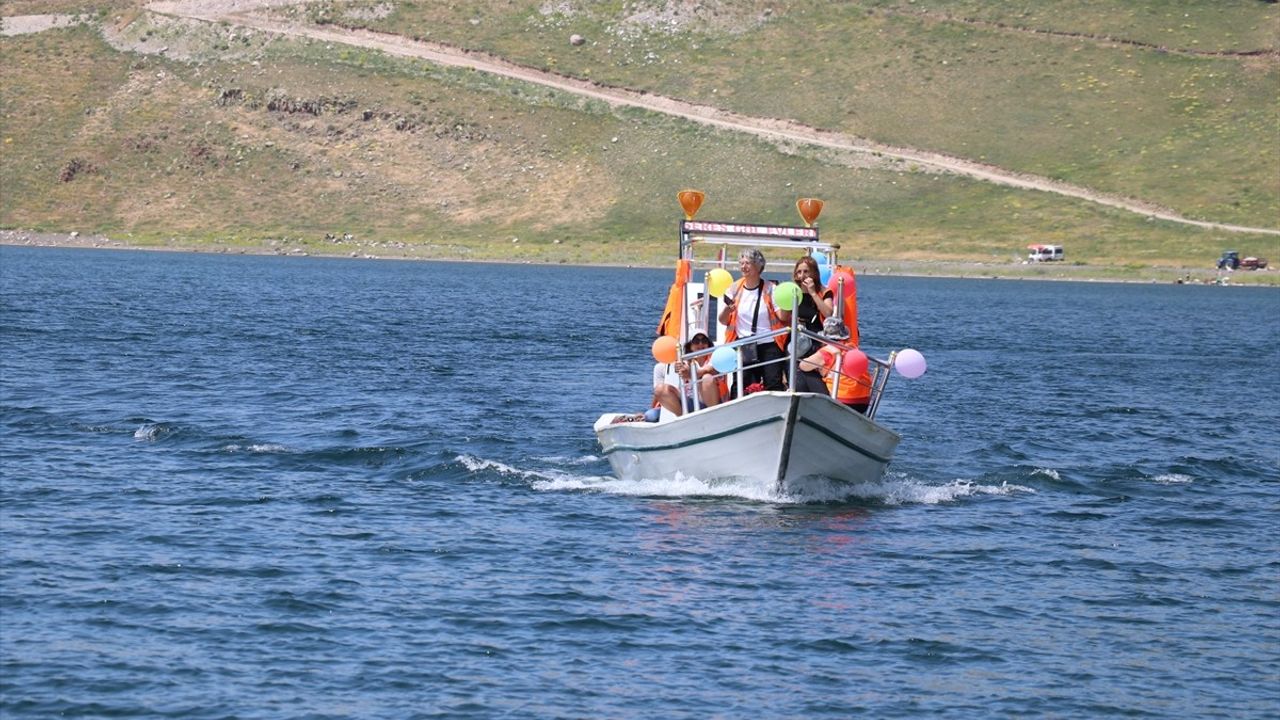 Ağrı'da Kadınlar, Doğa Harikası Balık Gölü'nü Keşfetti