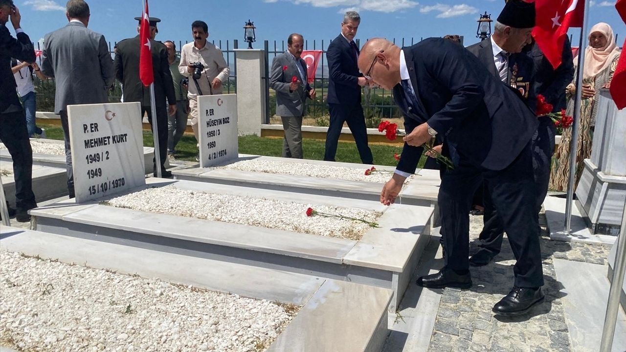 Ağrı'da Yenilenen Şehitlik Anıtı Açıldı