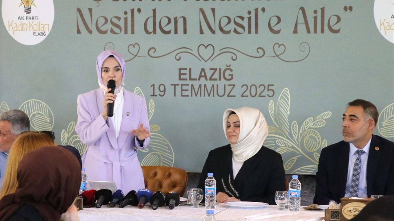 Aile ve Sosyal Hizmetler Bakanı Göktaş, Elazığ'da Kadınlarla Buluştu