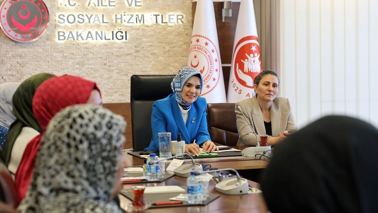 Aile ve Sosyal Hizmetler Bakanı Göktaş, Şehit Eşleriyle Buluştu