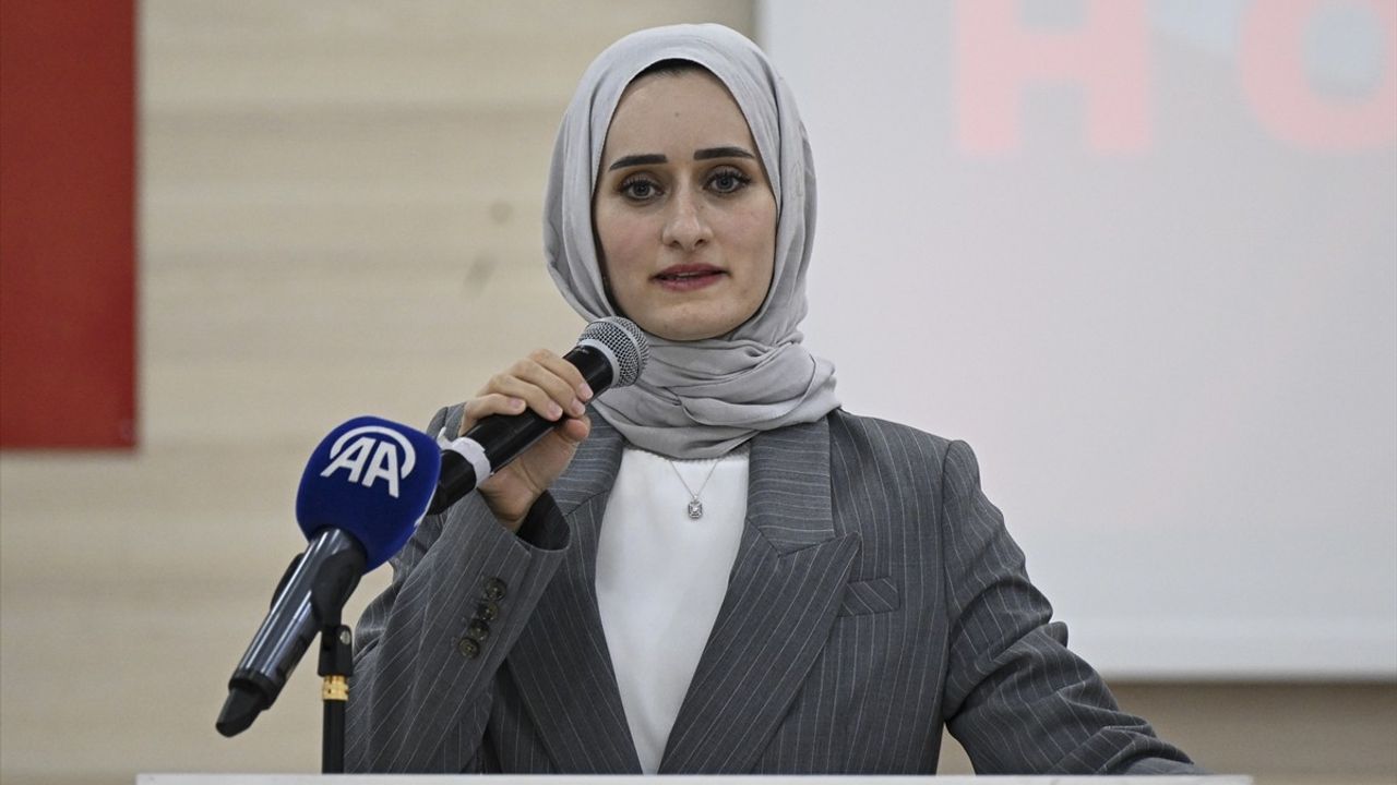 AK Parti Keçiören Kadın Kolları, 15 Temmuz Demokrasi ve Milli Birlik Günü Programı Düzenledi