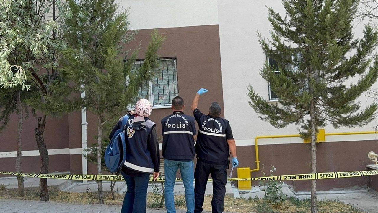 Aksaray'da 4. Kattan Düşen Çocuk Ağır Yaralandı