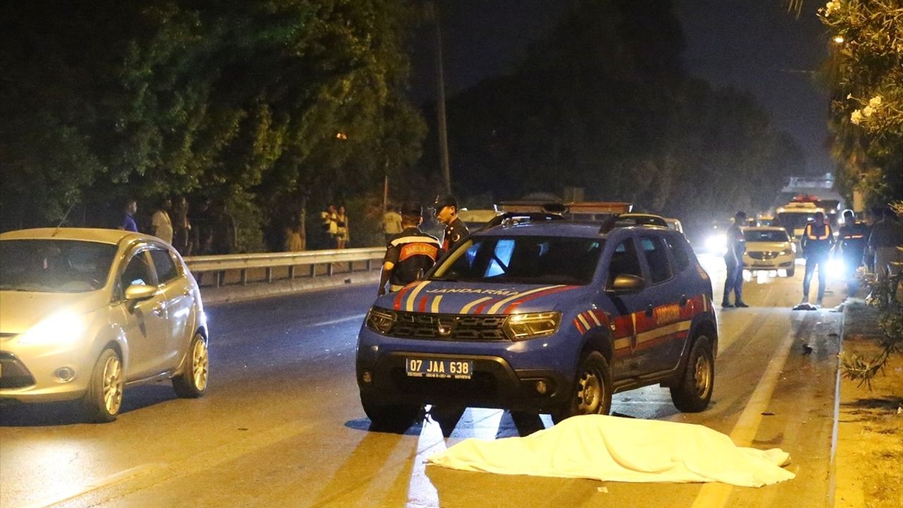 Alanya'da Yaya Geçidinde Trafik Kazası: Litvanyalı Kadın Turist Hayatını Kaybetti