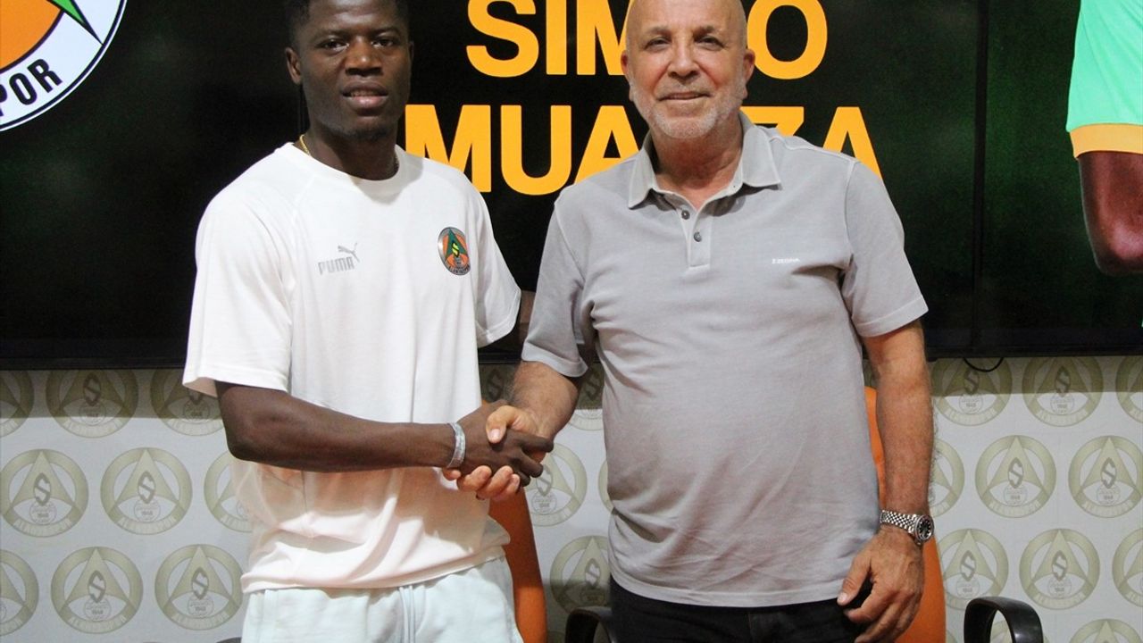 Alanyaspor, Angolalı Futbolcu Maestro ile 4 Yıllık Sözleşme İmzaladı