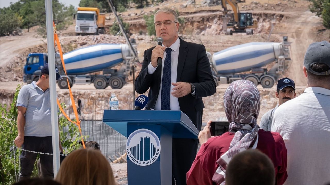 Altındağ'da Sokak Hayvanları Yaşam ve Rehabilitasyon Merkezi'nin Temeli Atıldı