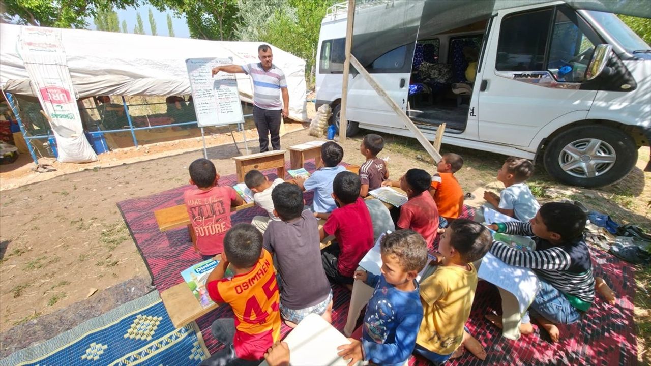 Amasya'da Mevsimlik Tarım İşçilerinin Çocuklarına 'Çadır Kur'an Kursu' Açıldı