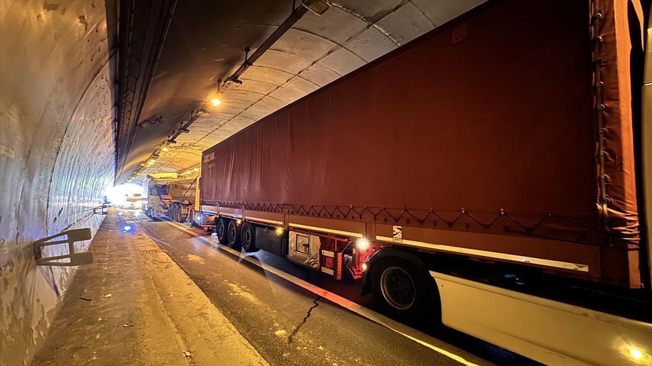 Anadolu Otoyolu'nda Zincirleme Kaza: 2 Yaralı