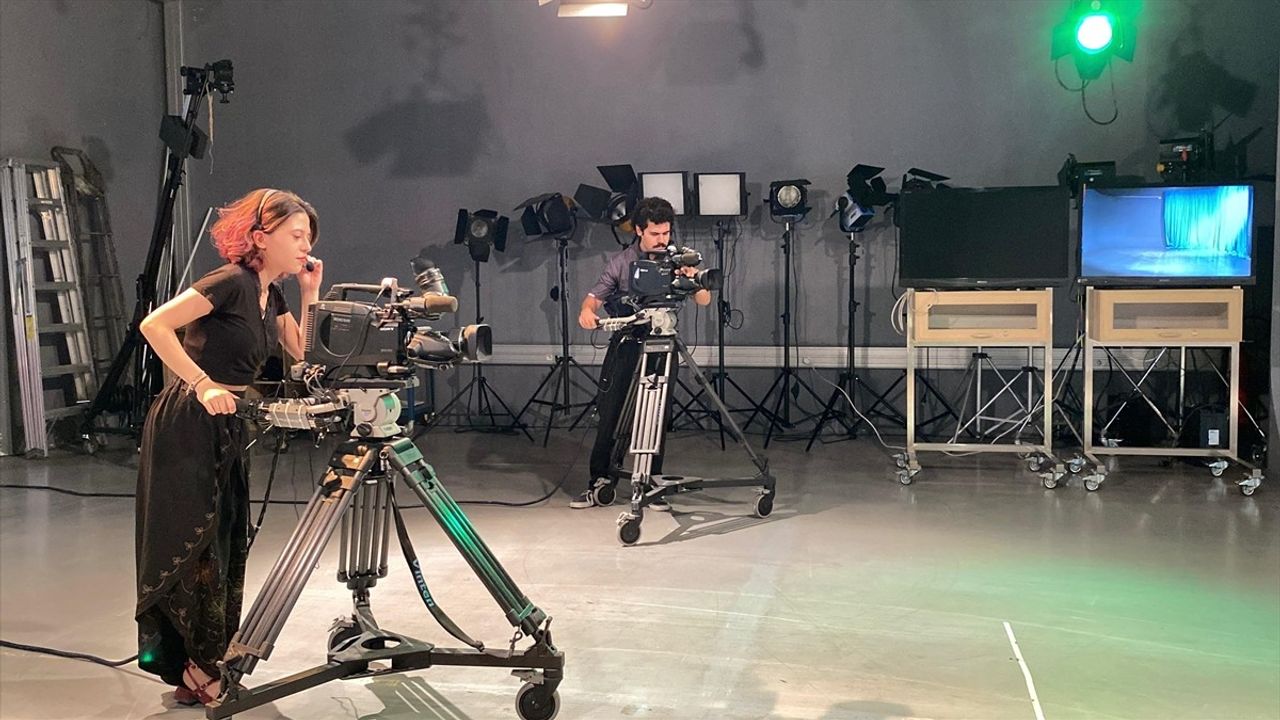 Anadolu Üniversitesi İletişim Bilimleri Fakültesi: İstihdama Hazır Mezunlar Yetiştiriyor