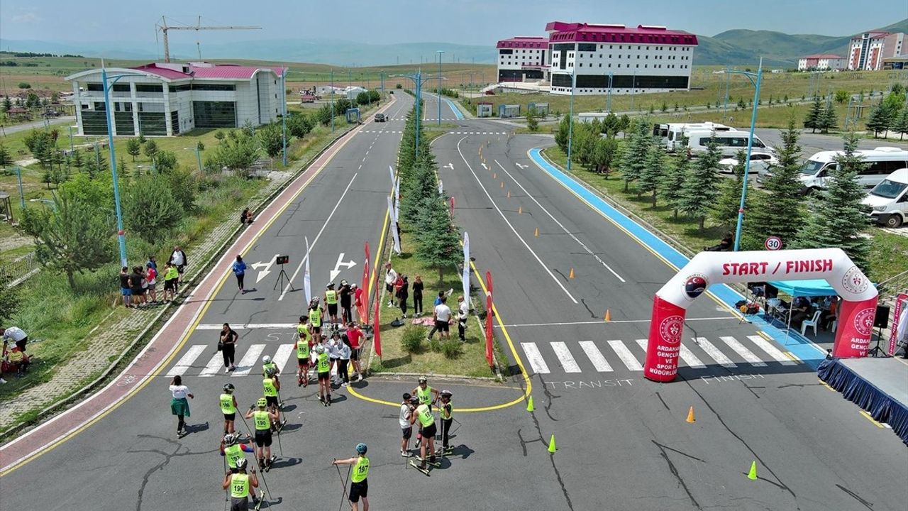 Anadolu Yıldızlar Ligi Tekerlekli Kayak Türkiye Şampiyonası Ardahan'da Başladı