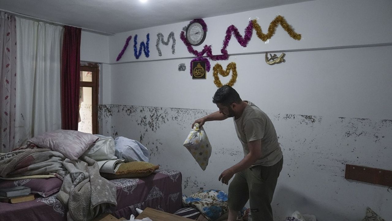 Ankara'da Sağanak Sonrası Su Baskınları: Düğün Hazırlığı Yapan Ailelerin Zor Anları