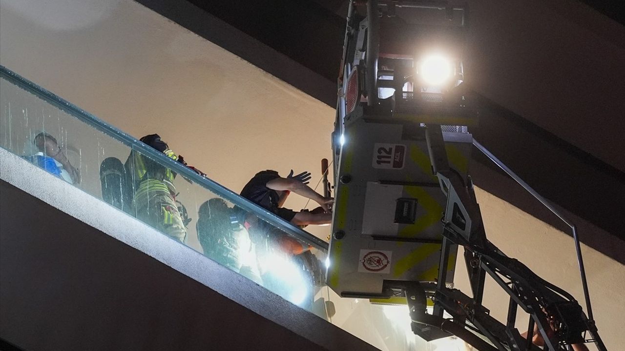 Ankara'daki 26 Katlı Binada Yangın Çıktı